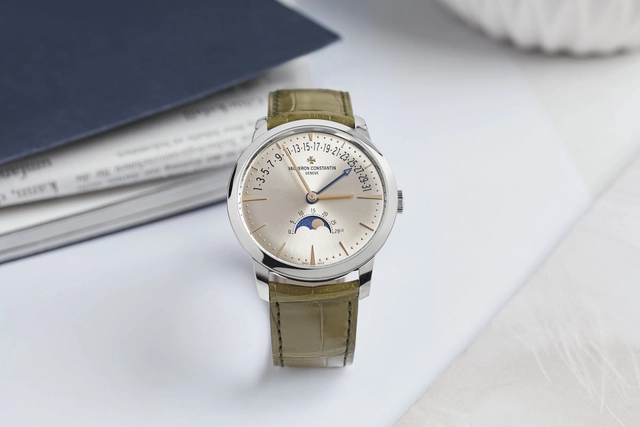 Patrimony Moon Phase Retrograde Date von Vacheron Constantin  