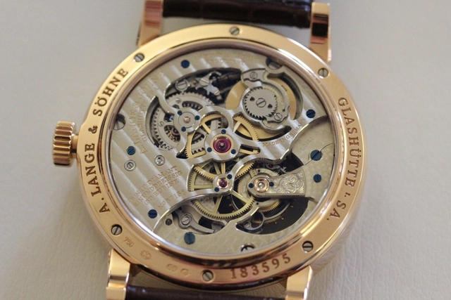 Das fein dekorierte Handaufzugswerk L072.1 im Richard Lange Tourbillon "Pour le Mérite"