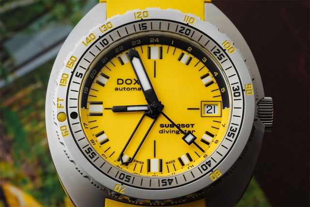 Doxa SUB 250T GMT, Zifferblatt in Gelb Diving Star
