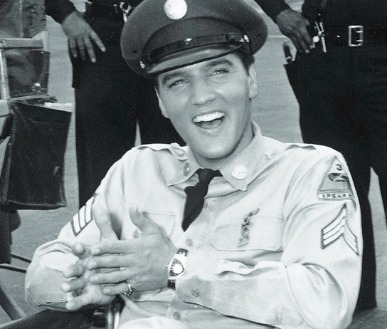 Hamilton: Elvis Presley trägt die Ventura während der Dreharbeiten zum Film "Blue Hawaii"