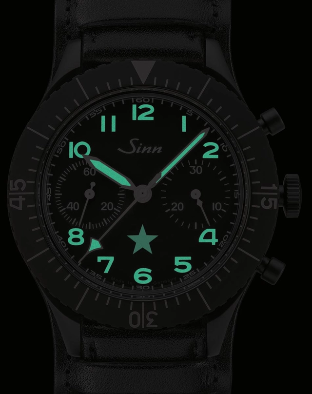 Sinn Spezialuhren 155 S Bright Star bei Nacht