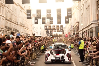 Das Gumball 3000 in der Londoner Regent Street