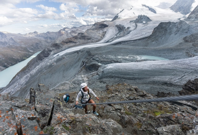 3.png Begehung eines Klettersteigs mit Gletscher im Hintergrund