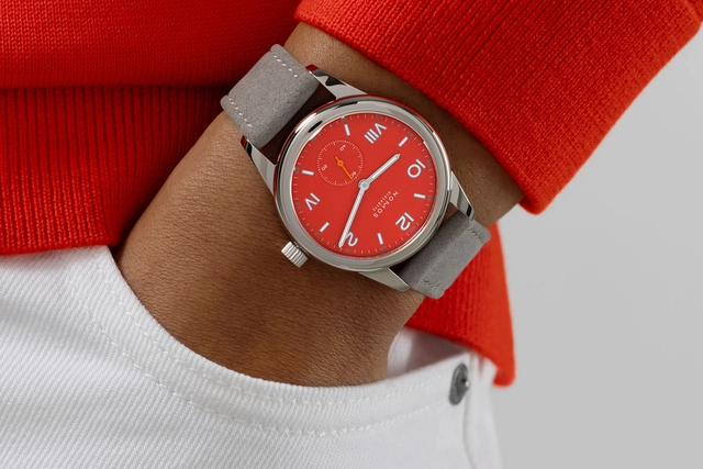 Nomos Glashuette: Club Campus Nonstop Red am Handgelenk