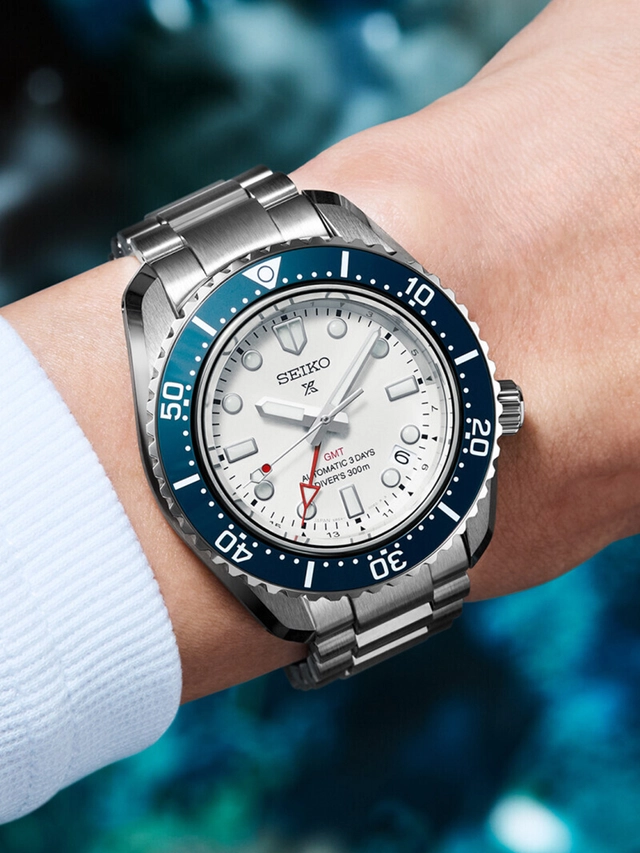 Seiko_Prospex 1968 Heritage Automatic GMT Diver_SPB519J1_Wristshot 