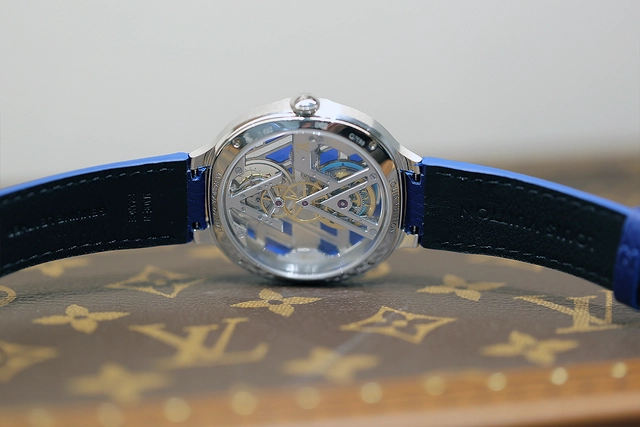 Louis Vuitton Voyager Flying Tourbillon “Poinçon de Genève” Plique-à-jour Referenz Q7EBBY