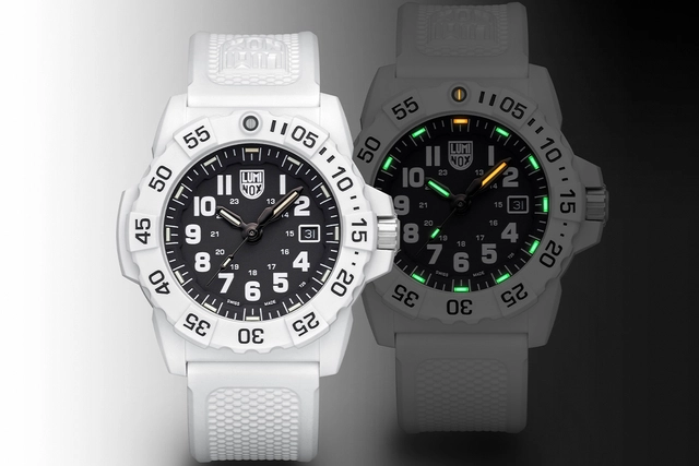 WatchTime-Luminox-NavySeal3500ArcticEdition-Lume.jpg Luminox Light Technology, Leuchtröhren in der Uhr garantieren hervorragende Ablesbarkeit auch bei Nacht.