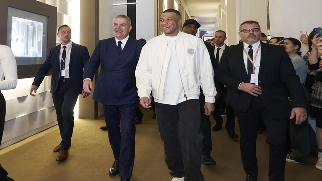 Hublot CEO Ricardo Gudalupe und Brand Ambassador Kylian Mbappé