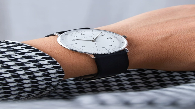 Junghans max bill Damen am Handgelenk