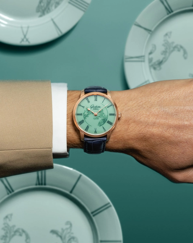 Glashütte Original Senator Meißen Edition in Seladongrün Wristshot