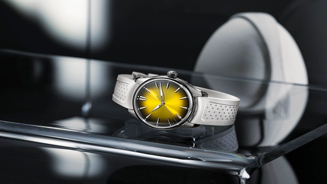 H. Moser & Cie.: Pioneer Centre Seconds Sunny-Side Up Aufmacher