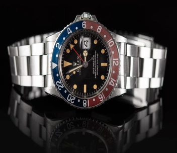 Rolex GMT-Master „Pepsi“ liegend