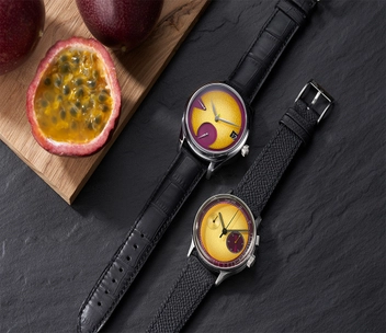 Duo aus H. Moser & Cie. Endeavour Perpetual Calendar und Studio Underdog 03Series Passion Fruit