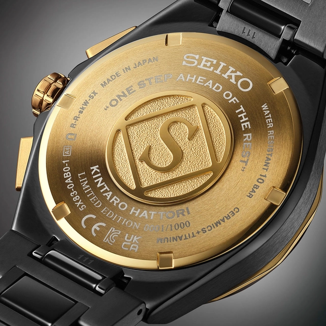 Boden der Seiko Astron GPS Solar Kintaro Hattori Limited Edition SSH156 mit gelbgoldfarbenen Elementen