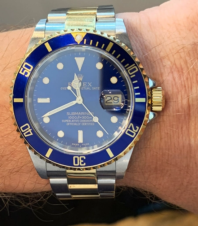 WatchTime Düsseldorf 2022: Besucher Wristshot Rolex Submariner in Bicolor WatchTime Düsseldorf 2022: Besucher Wristshot Rolex Submariner in Bicolor