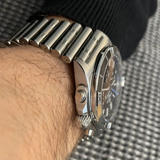 Breitling Chronomat B01 42 Titan Wristshot Seite