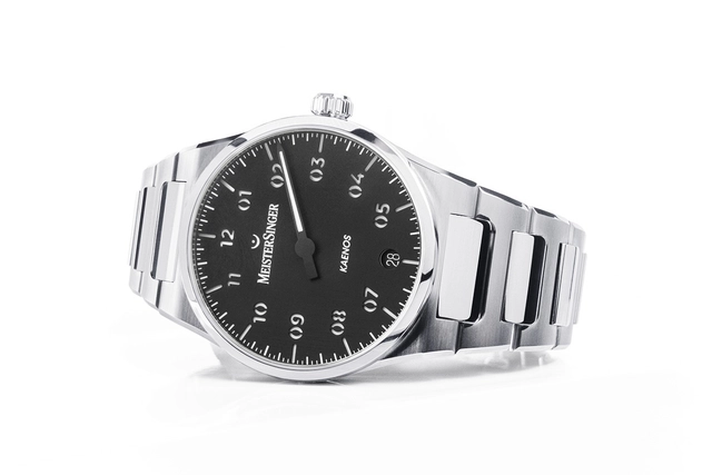 Meistersinger-Kaenos-Einzeigeruhr-Schwarz-Flat.jpg Meistersinger Kaenos Schwarz