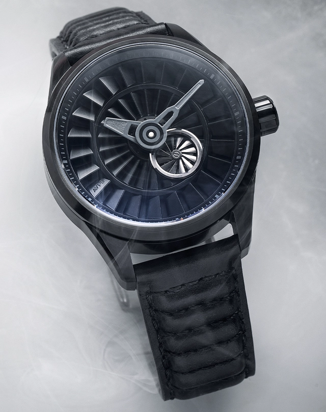AVI-8 – AV-4127 Hawker Harrier Pegasus Automatic Limited Edition AVI-8 – AV-4127 Hawker Harrier Pegasus Automatic Limited Edition, monochrome Uhr mit schwarzem Gehäuse
