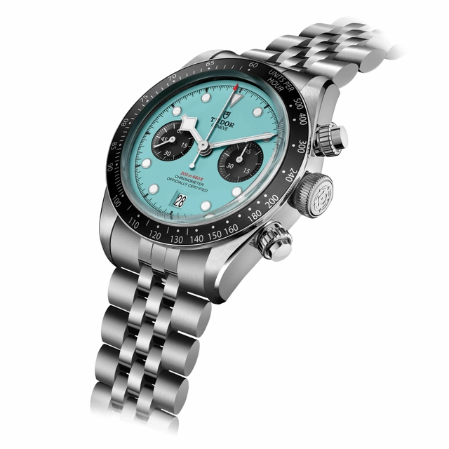 Tudor Black Bay Chrono "Flamingo Blue", Seitliche Abbildung