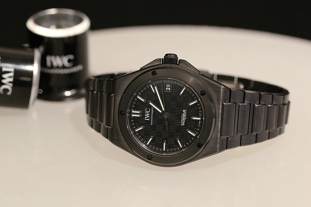 IWC Schaffhausen Ingenieur Automatic 42 in schwarzer Keramik