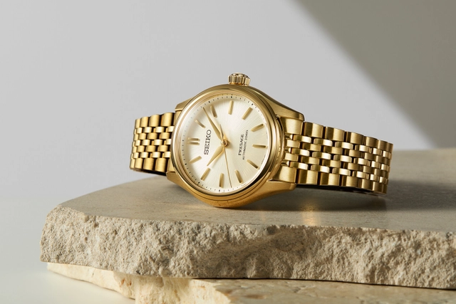 Gesamtansicht der Seiko Presage Classic Series 36 mm gold, Armband, Zifferblatt