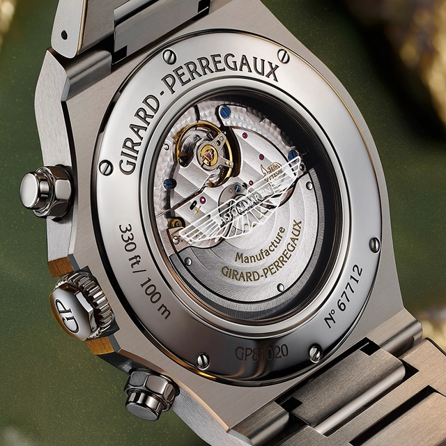 Girard-Perregaux Laureato Chronograph Aston Martin Zifferblatt in Grün, Gehäuseboden Werkansicht