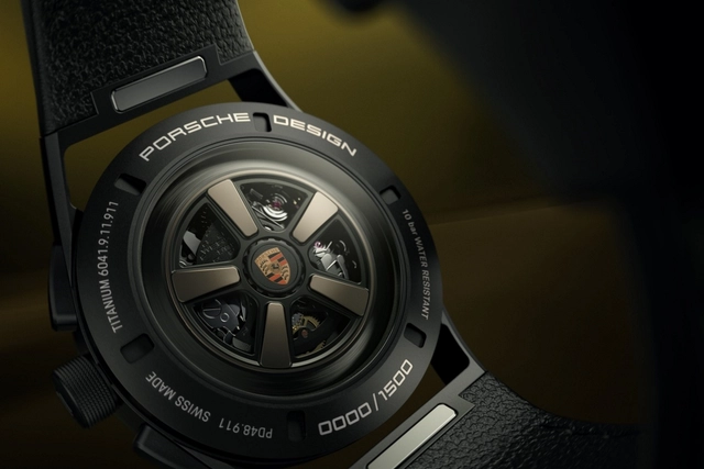 3 Porsche.jpg Rückseite des Porsche Chronograph 911 Spirit 70