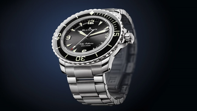 Ansicht der Blancpain Fifty Fathoms Automatique 42 aus Edelstahl