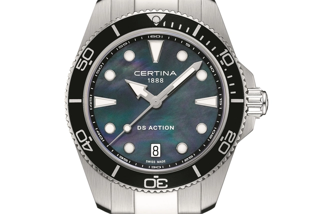 Die Front mit Zifferblatt der Certina DS