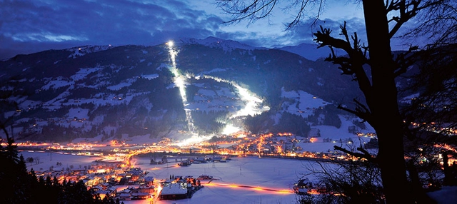 Nachtskilauf-Hochzillertal_300dpi-(c)Wörgötter&friends.jpg