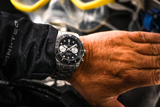 Titoni Seascoper 300 Bi-Compax Chronograph Stahl Wristshot