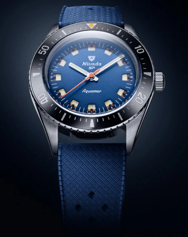 Nivada Grenchen – Antarctic Diver Aquamar Nivada Grenchen – Antarctic Diver Aquamar, Taucheruhr aus Edelstahl mit Kunststoffband