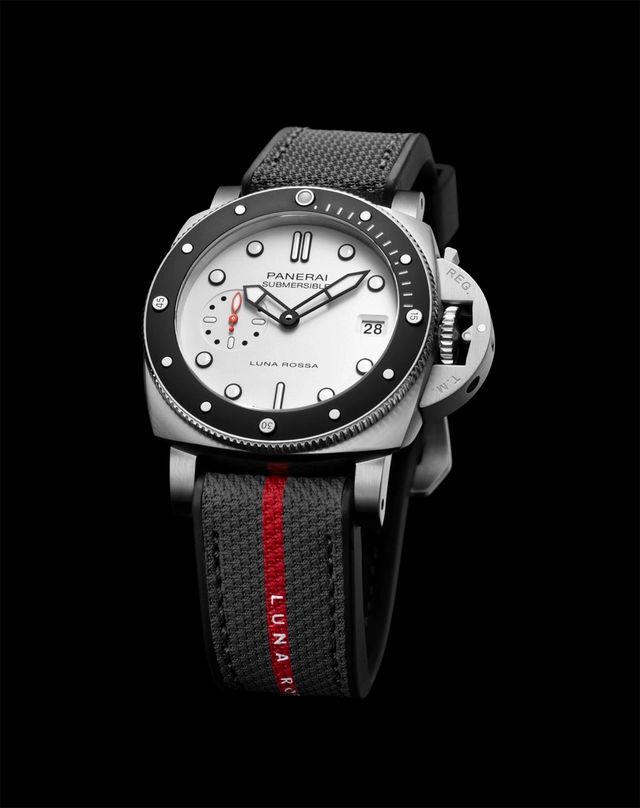 Panerai Submersible Luna Rossa PAM01579 Stahl weißes Zifferblatt