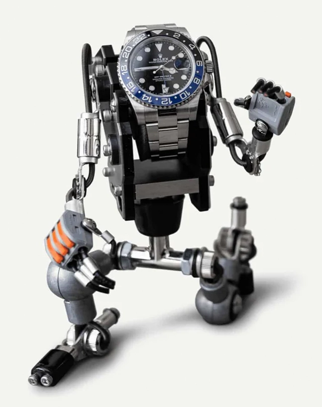 DailyWatch – Roboter-Uhrenständer Frank