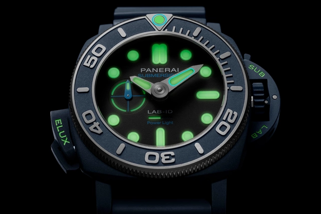 Panerai Submersible Elux LAB-ID mit Power Light