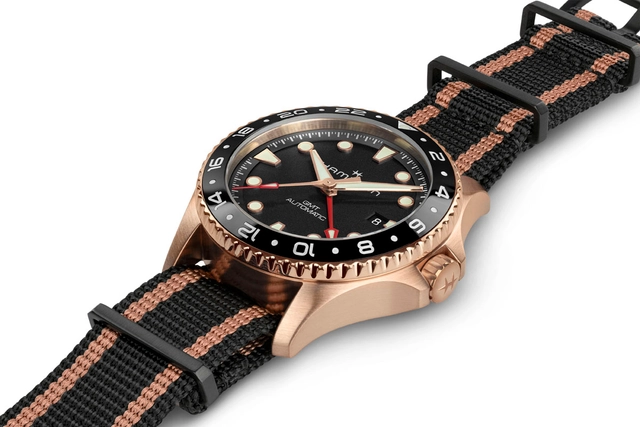 Hamilton-Khaki-Navy-Scuba-Bronze-liegend.jpg Hamilton Khaki Navy Scuba Bronze liegend