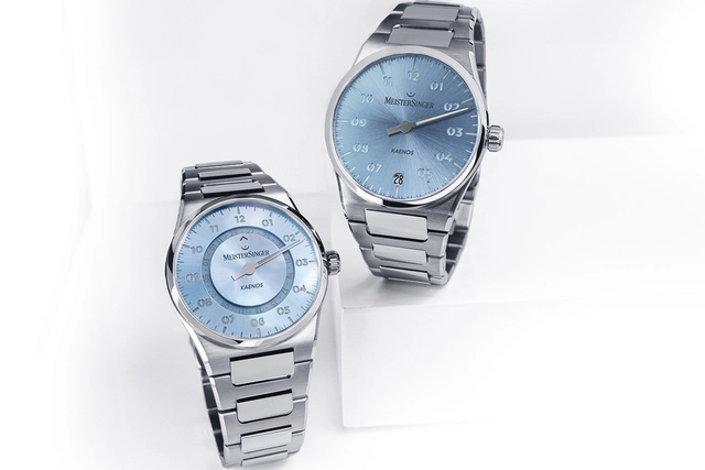 Meistersinger-Kaenos-Einzeigeruhr-Duo-Blue.jpg Meistersinger Kaenos, zwei Edelstahluhren mit hellblauem Zifferblatt