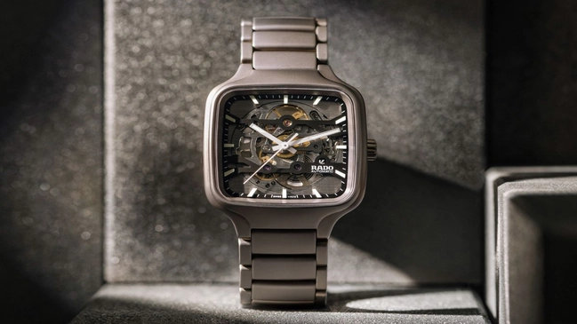 Gesamtansicht der Rado True Square Skeleton