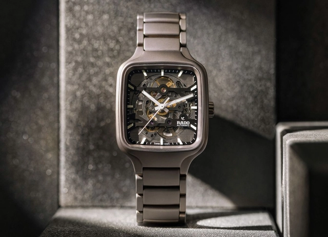 Gesamtansicht der Rado True Square Skeleton