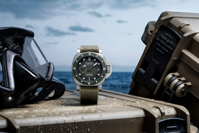 Panerai Submersible Marina Militare PAM01697 auf Militärboot