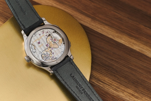 Rückseite, Gehäuseboden der Laurent Ferrier Classic Traveller Globe Night Blue
