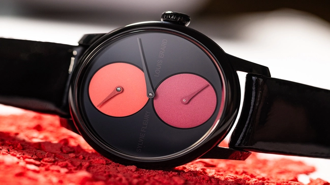 Louis_Erard_Regulateur_X_Sylvie_Fleury_Werk_liegend_Hintergrund