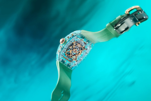04_richard mille_75_green_sapphire_.jpg Rückansicht der Richard Mille RM 75-01