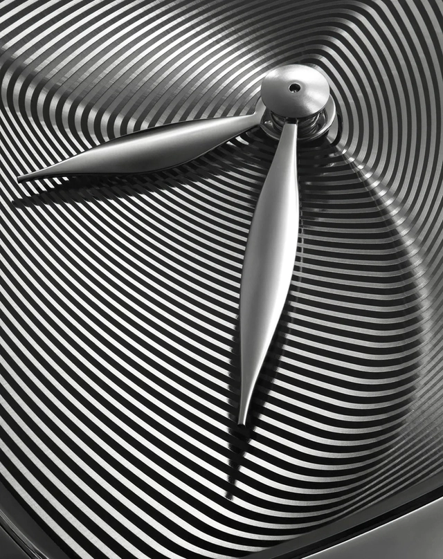 Anoma – A1 Optical, ausgefallene Dresswatch mit graviertem Zifferblatt und Automatikwerk