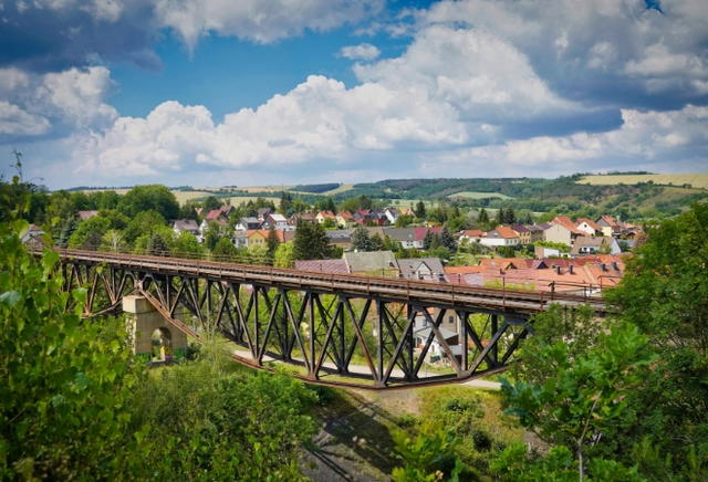 Blick auf eine Brücke aus dem 20. Jahrhundert