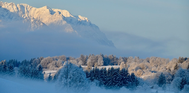 Verschneite Winterlandschaft in Reit im Winkl.