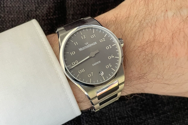 Meistersinger Kaenos grau Wristshot