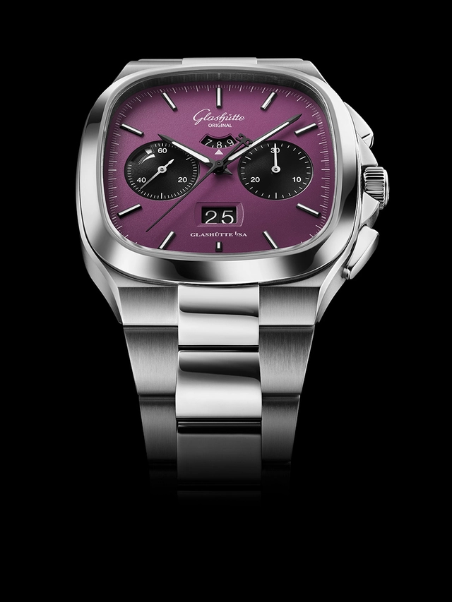 Glashuette Original, Referenz 1-37-02-20-02_70 Seventies Chrono Plasma Uhr vor schwarzem Hintergrund mit Metallband