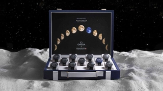 MoonSwatch: Einer der elf Koffer mit allen elf Modellen der Mission to Moonshine Gold
