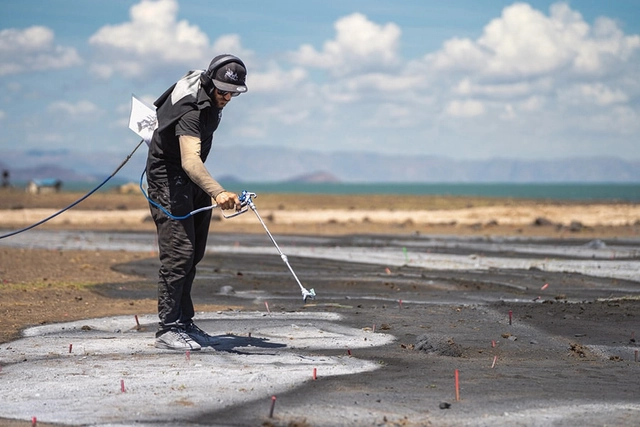 MoonSwatch: Land Art-Installationen von Saype" width="578" height="385